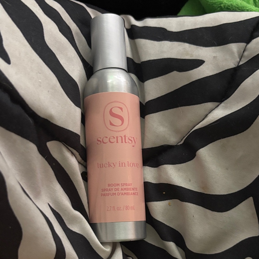 Scentsy Lucky in Love Spray with Pink Label